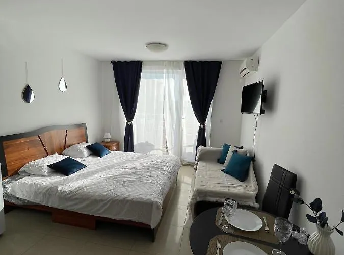 Apart-hotel Admiral Plaza 3*
